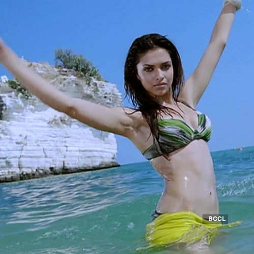 Deepika Padukone Hot Pics