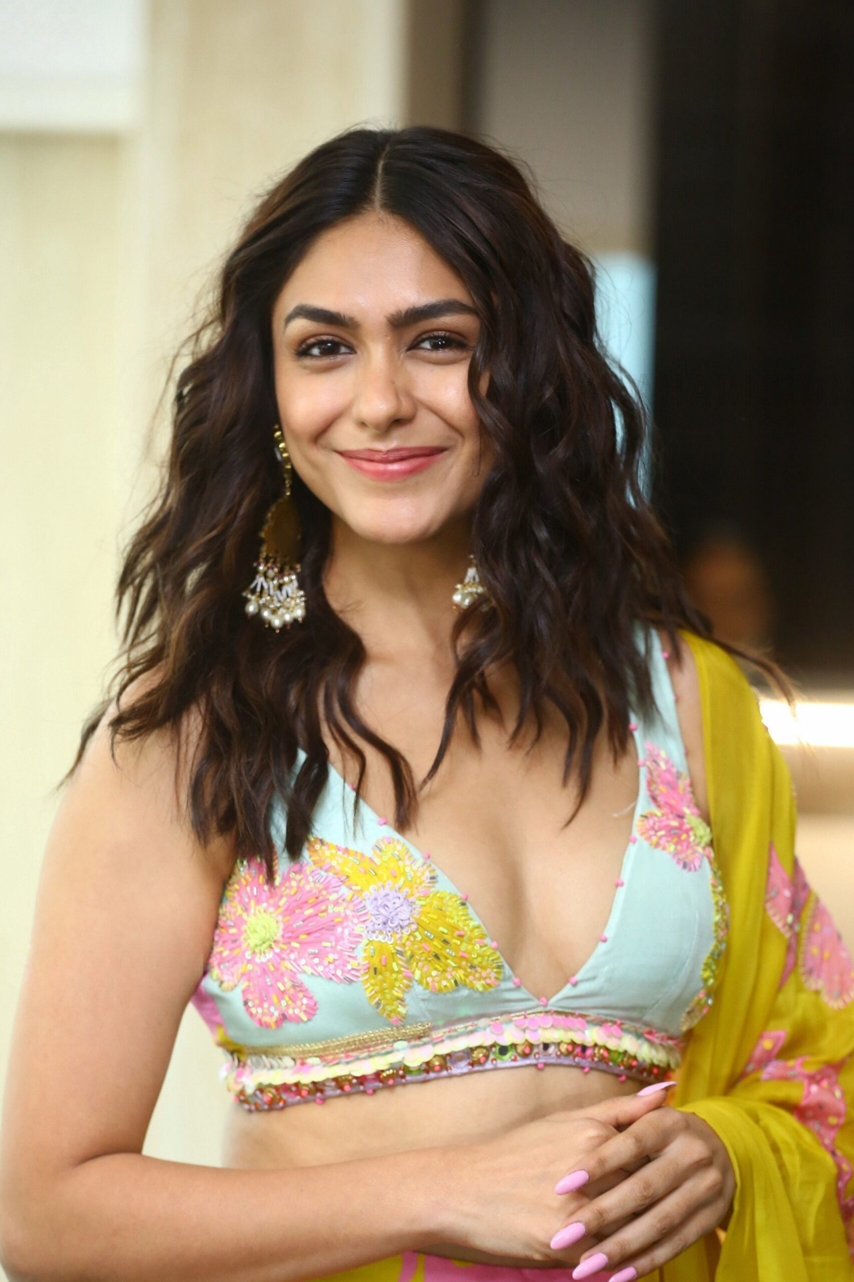 Mrunal Thakur Hot Pics