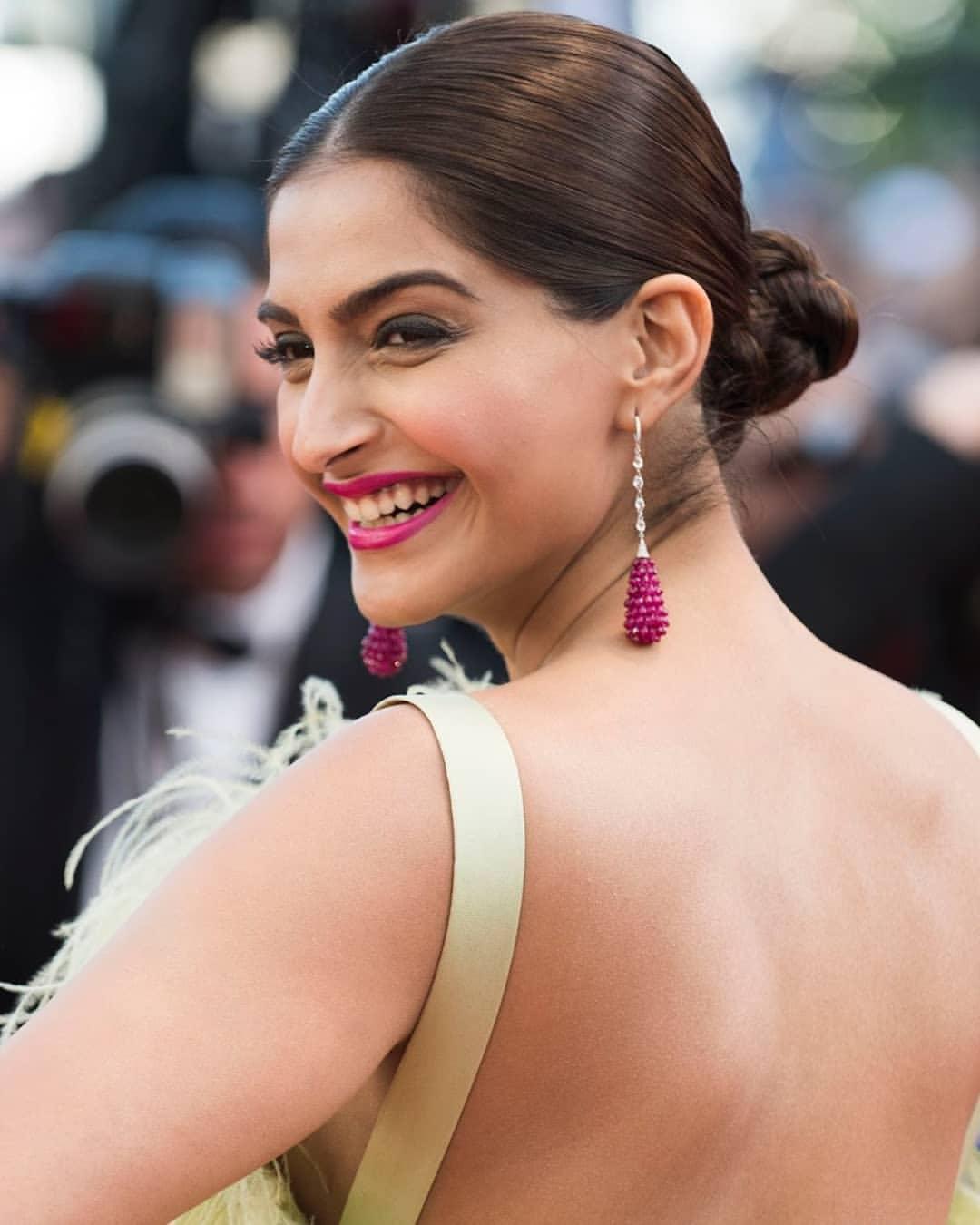 Sonam Kapoor Ahuja Hot Pics