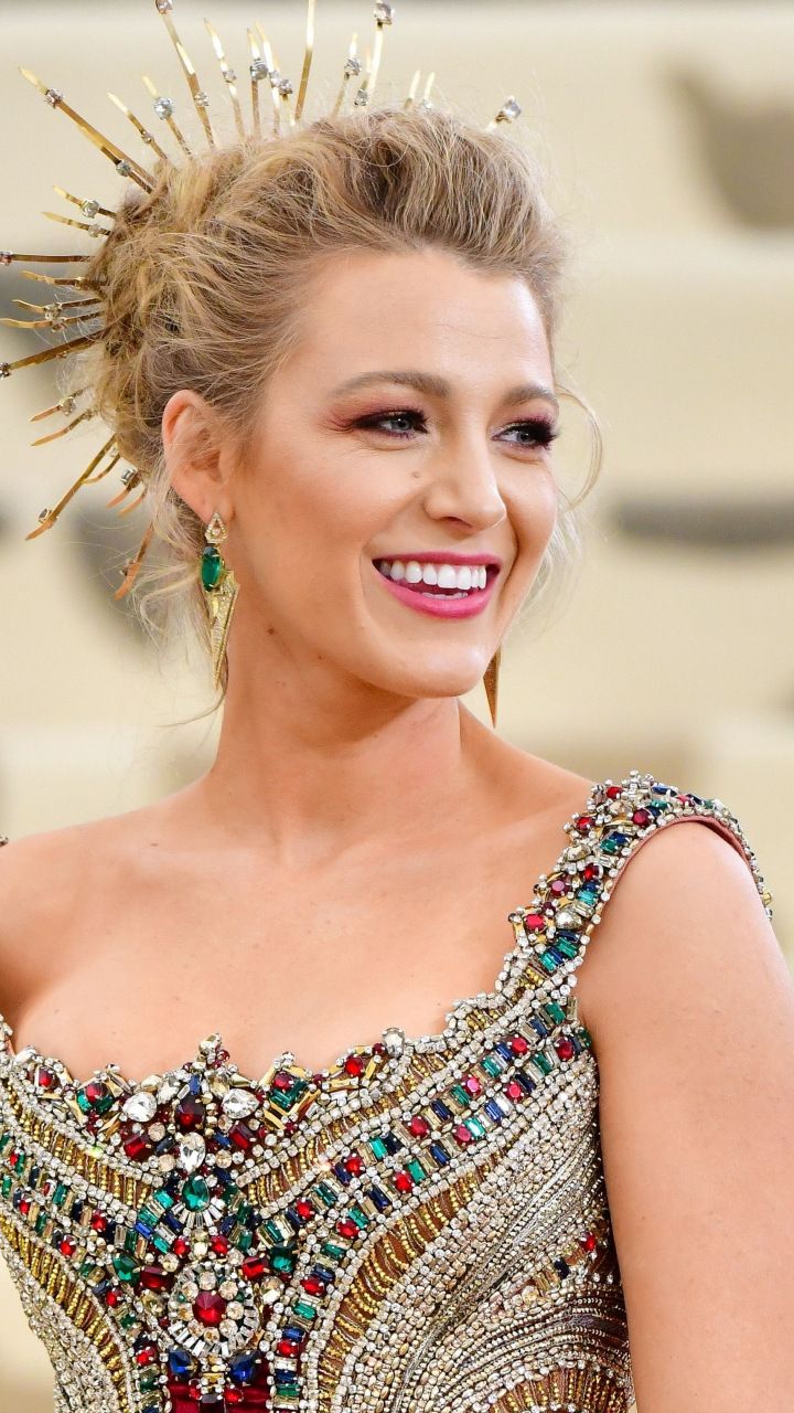 Blake Lively Hot Pics