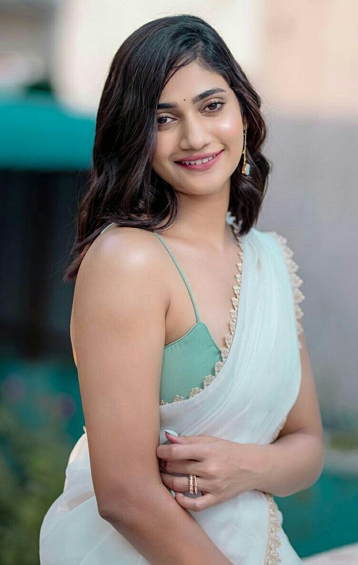 Losliya Mariyanesan Hot Pics