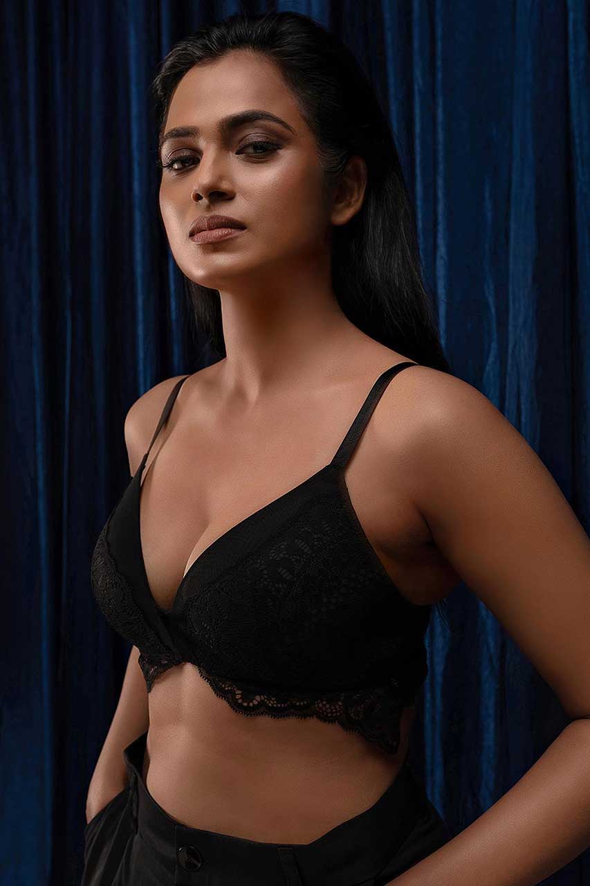 Ramya Pandian Hot Pics
