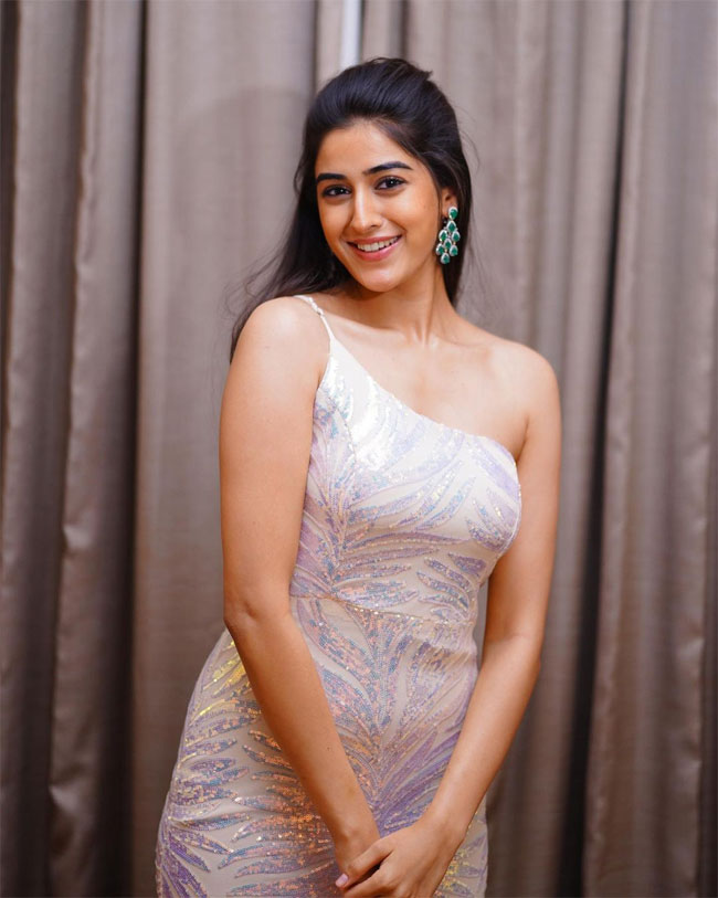 Sakshi Vaidya Hot Pics