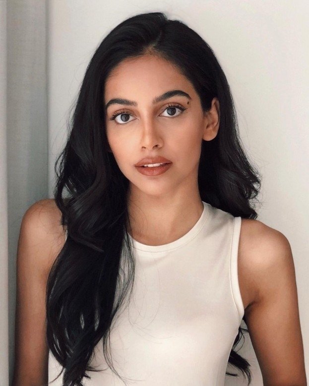 Banita Sandhu Hot Pics