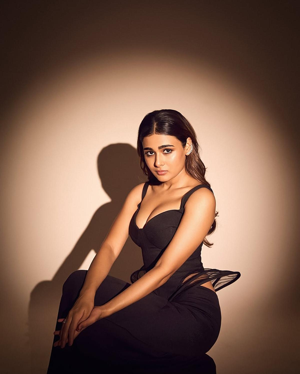 Shalini Pandey Hot Pics